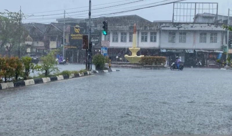 Prakiraan Cuaca Hari Ini, Selasa (24/2), BMKG: Mayoritas Kota-kota Besar di Indonesia Diguyur Hujan hingga Petir