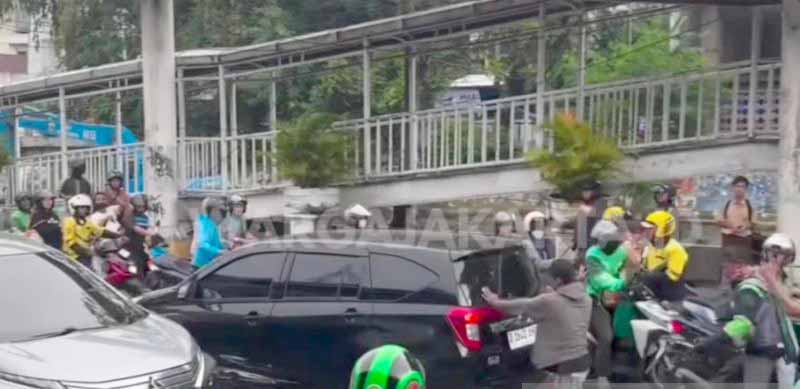 Pengemudi Mobil Ugal-ugalan Lawan Arah dan Tabrak Warga di Jalan Gunung Sahari Jakpus, Ini Kronologinya