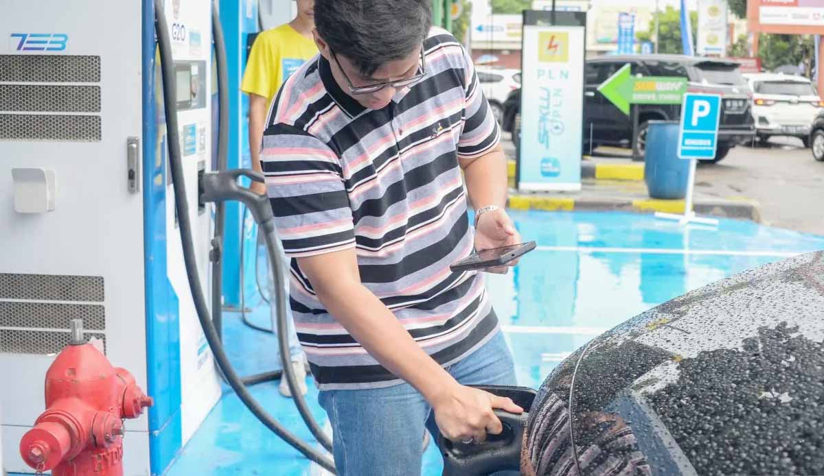 Anda Akan Mudik dan Tinggalkan Mobil EV? Pakar Otomotif Tak Sarankan Lepas Aki
