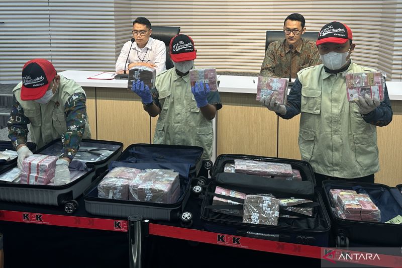 KPK Duga Pegawai Bea Cukai Terima Uang Gratifikasi Usai Urus Cukai