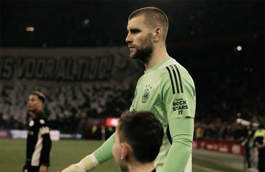 Maarten Paes Mencetak 'clean sheet' Perdana Bersama Ajax Amsterdam
