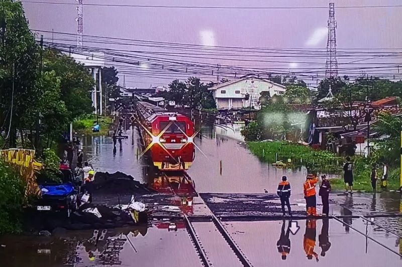 Menteri PU Siapkan Satgas Bersama Antisipasi Banjir di Rel Kereta saat Arus Mudik Lebaran