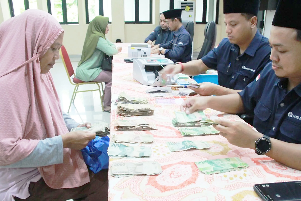Warga Kepulauan Seribu Serbu Kapal BI, Uang Baru Rp5,3 Juta Per Orang Ludes?