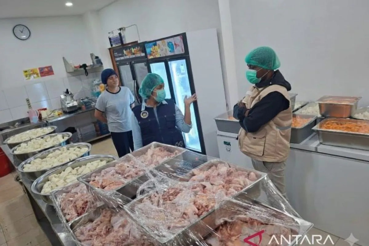 BGN Papua Barat Wajibkan Petugas Dapur SPPG Rutin Cek Kesehatan