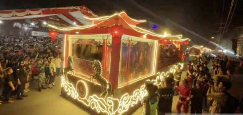 Pawai Lampion Imlek 2577 di Singkawang, Ribuan Warga Padati Sejumlah Ruas Jalan Utama