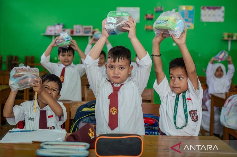 Tenang! MBG Tak Ganggu Dana Infrastruktur Sekolah, Kata Misbakhun