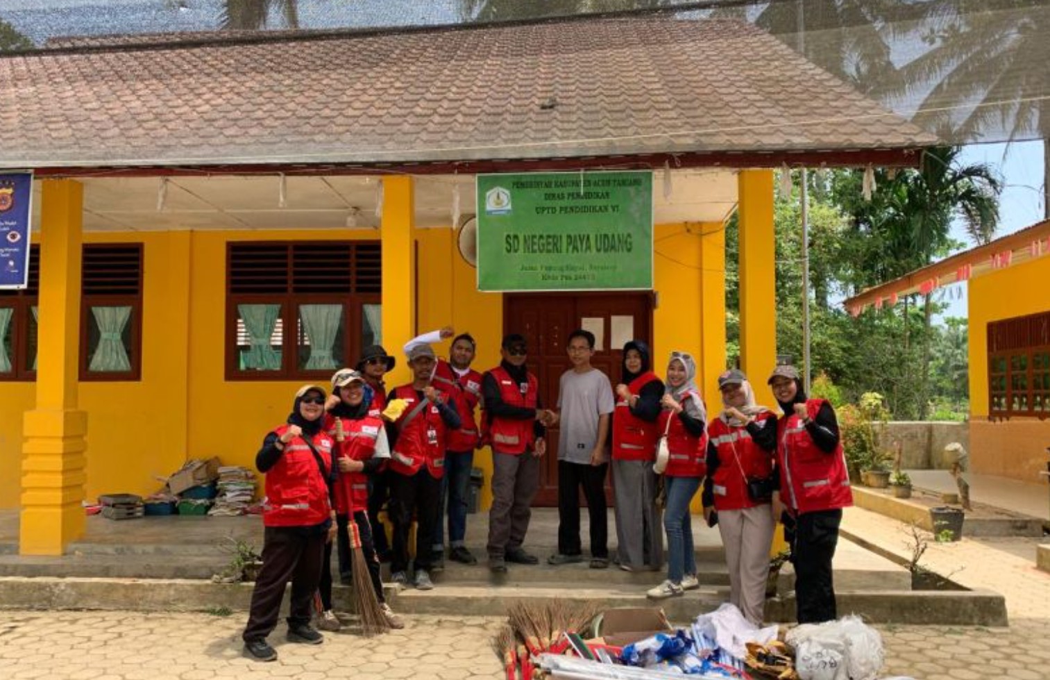 Bantuan Alat Kebersihan ke Sekolah Terdampak Banjir di Aceh Tamiang