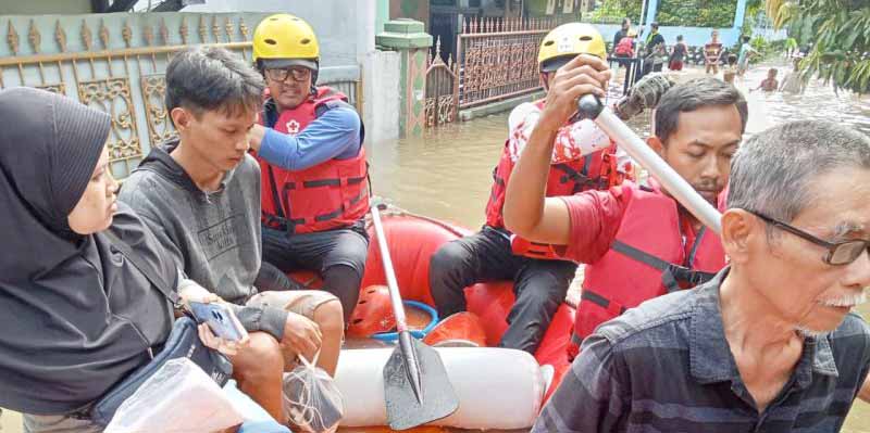 27 Personel Dikerahkan PMI Evakuasi Warga Terdampak Banjir Tangerang