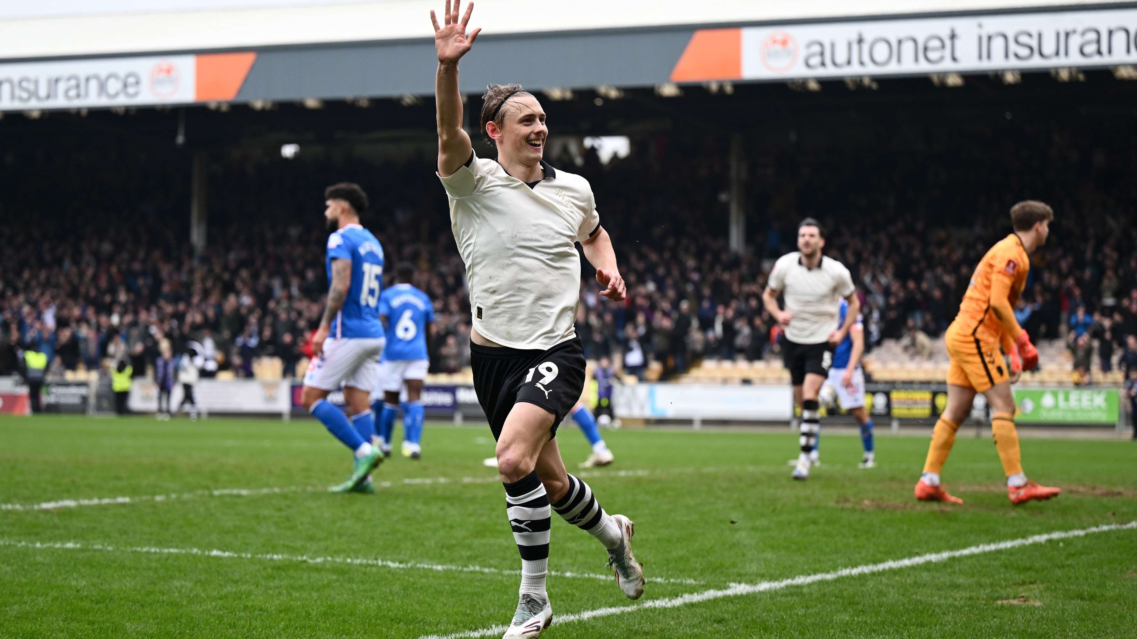 Piala FA: Port Vale Bikin Kejutan Besar, Sunderland Tersingkir,  Southampton Juga Singkirkan Fulham