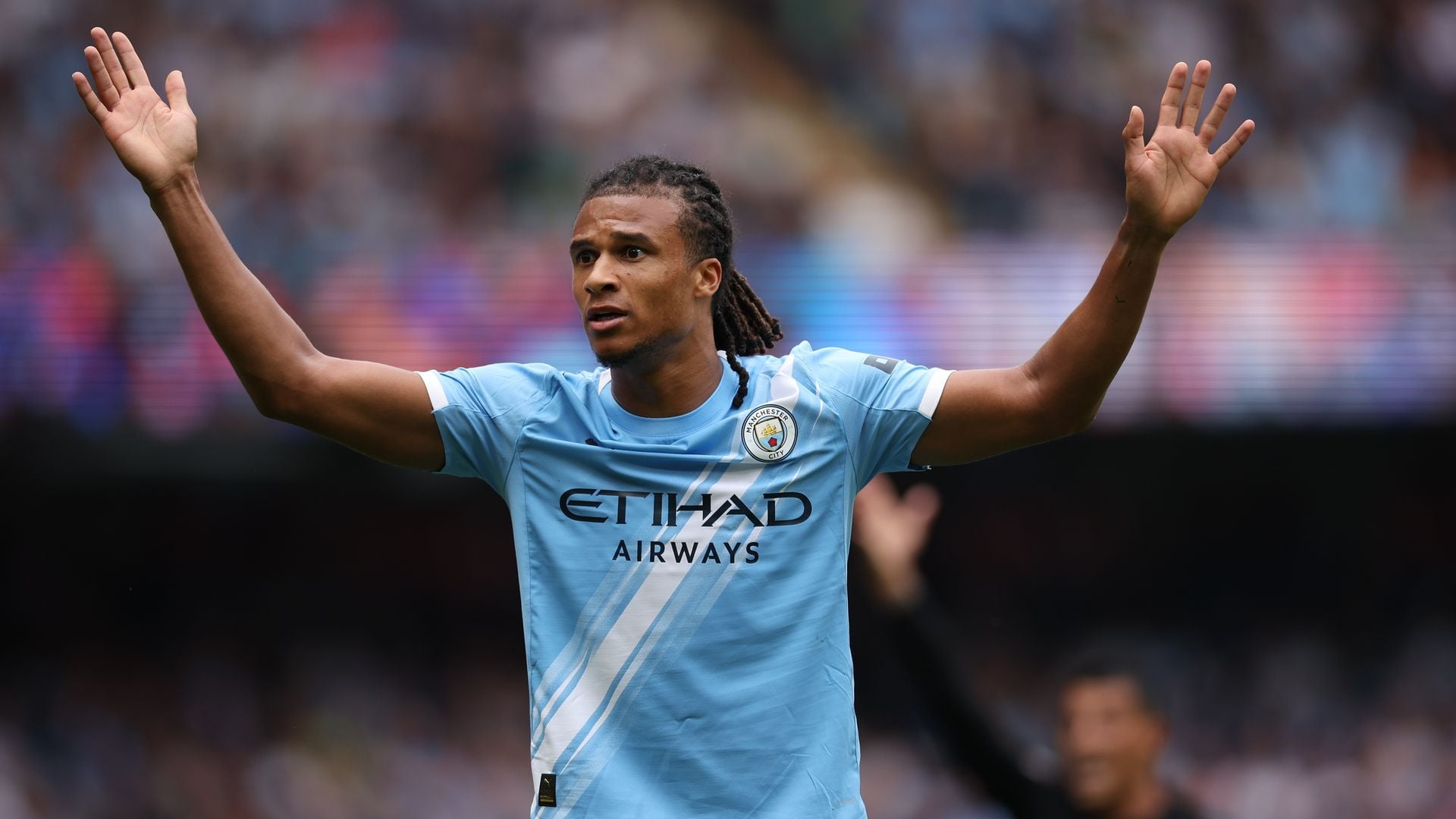 Barcelona Pertimbangkan Rekrut Nathan Ake dari Manchester City
