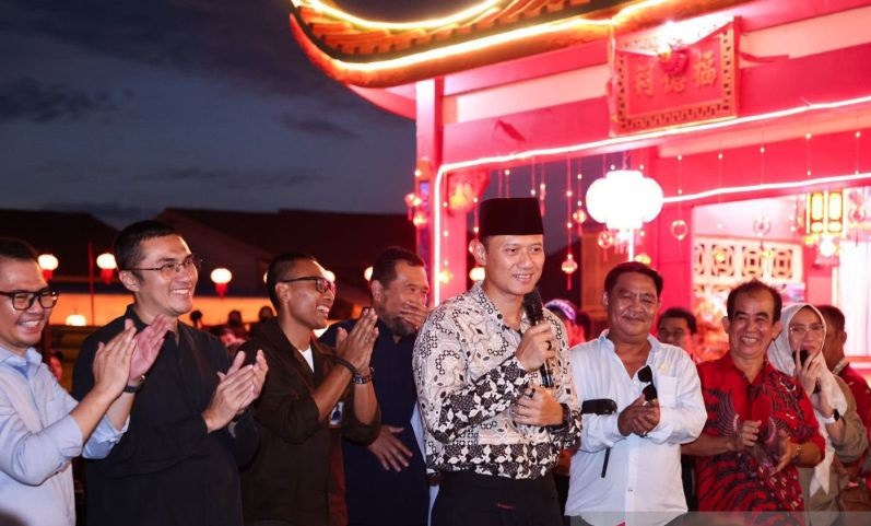 Lukisan “Kuda Api” Terjual Rp6,5 Miliar, Agus Harimurti Yudhoyono Salurkan Bantuan ke Warga Tionghoa Singkawang