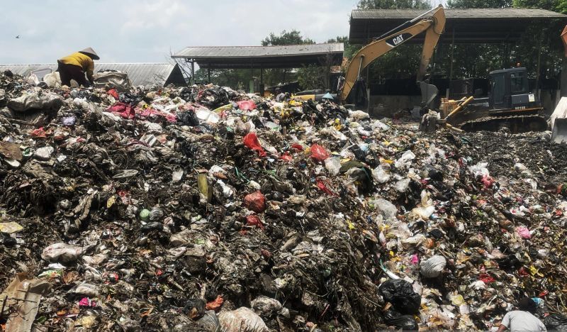 Volume Sampah di TPA Kopiluhur Cirebon Meningkat Drastis Selama Ramadan