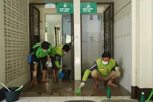 Cetak Rekor MURI: 1.147 Mitra Gojek Bersihkan 147 Masjid Serentak di 14 Kota