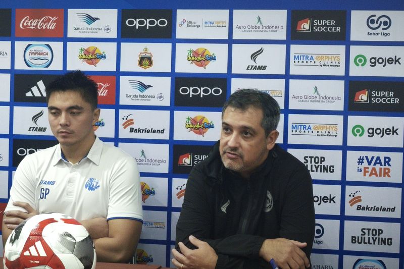 Pelatih Arema Keluhkan Kepemimpinan Wasit saat Timnya Kalah dari Bhayangkara
