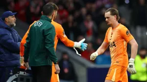 Blunder 15 Menit, Kiper Spurs Antonin Kinsky Minta Maaf ke Rekan Setim