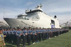 TNI AL Berangkatkan Pelajar dan Mahasiswa untuk Pesantren Kilat di Kapal Perang Republik Indonesia