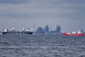 Oman Kosongkan Pelabuhan Ekspor Minyak Utama dari Kapal Tanker