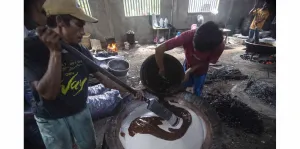 Saat Idul Fitri Tiba! Saatnya Dodol Betawi Biasa Disajikan, Intip Cara Bikinnya Nyok!