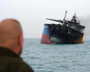 AS Cabut Sementara Sanksi Terhadap Minyak Russia 