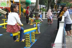 Pentingnya Orang Tua Jadi Contoh Kurangi Pemakaian Gawai