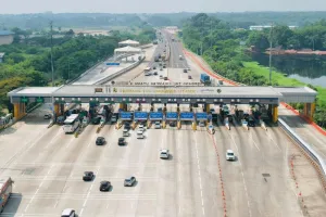  JTT Operasikan 16 Gardu di GT Cikampek Utama untuk Cegah Penumpukan Transaksi