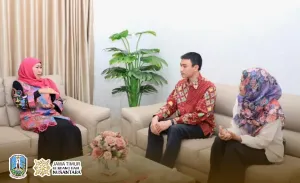 Mahasiswa Asal Malang dan Jember Berhasil Dievakuasi dari Iran, Khofifah: Akan Ada yang Datang Lagi