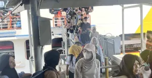 Pelabuhan Bakauheni pada H-6 Lebaran Makin Dipadati Pemudik dari Merak