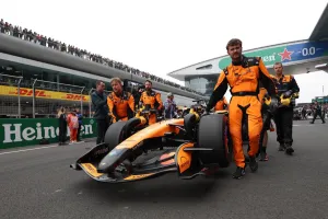 Drama Start GP China 2026: Dua Mobil McLaren Tiba-tiba Mundur, Norris dan Piastri Gagal Balapan