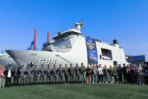 TNI AL Berangkatkan 1.200 Pemudik ke Babel dengan KRI Semarang
