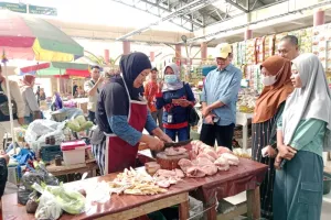 Wabup Lombok Tengah Peringatkan Pedagang: Jangan Mainkan Harga Sembako Jelang Lebaran