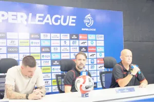 Komentar Pelatih Persija Usai Ditahan Imbang Dewa United, Soroti Rumput Stadion JIS dan Kesalahan Fatal Pemain