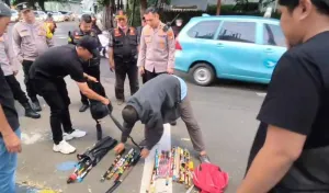Takjil on the Road Atau Mau Tawuran? Konvoi Kelompok Remaja di Tamansari Bawa Samurai dan Kembang Api Diamankan