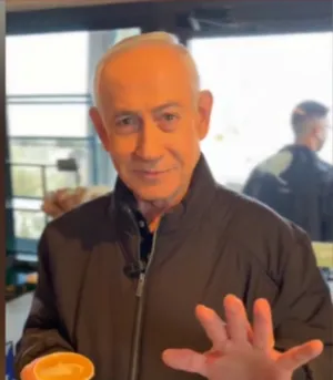 Tanggapi Rumor Mati Terkena Rudal Iran, Netanyahu Muncul dalam Video Baru Sedang Ngopi di Kafe