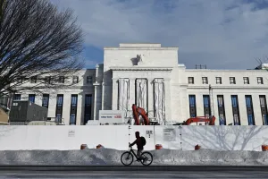 The Fed Diperkirakan Tahan Suku Bunga karena Perang Iran