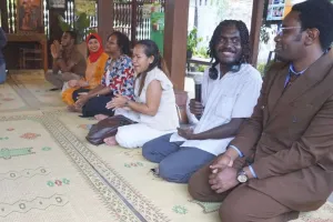 Usung Wisata Berbasis Pengalaman: Yogyakarta Luncurkan Program Bule Mengajar, Mahasiswa Asing Turun ke Kelas
