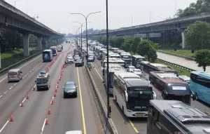 Arus Mudik Tol Cikampek Padat, Jasa Marga Minta Pemudik Cek CCTV dan Travoy