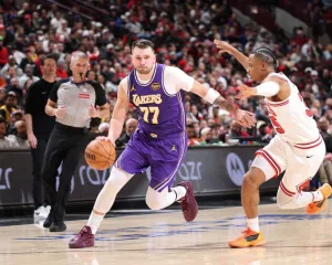 Doncic dan LeBron Bantu Lakers Bungkam Rockets, Rentetan Kemenangan Capai Tujuh Laga NBA