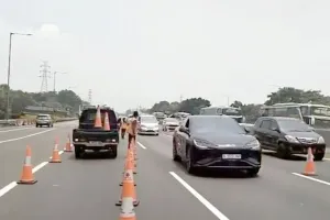 Membeludak, Contraflow Tol Japek Ditambah Jadi 3 Lajur Siang Ini, Cek Titik KM-nya Sekarang