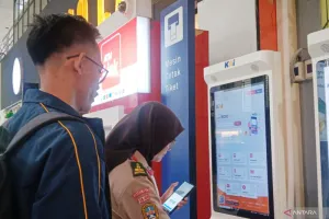 Relawan Pramuka Bantu Layani Pemudik di Gambir lewat Program KBL