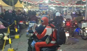 Viral Pemudik Pakai Kostum Power Ranger di Pelabuhan Ciwandan Saat Mudik 2026