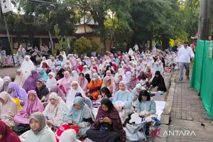 Jemaah Muhammadiyah Padati Masjid Baitusy Syifa di Jakarta Timur 