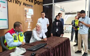 Kejutan Lebaran di Bandara Sultan Iskandar Muda, Pemudik Dapat Bingkisan Gratis