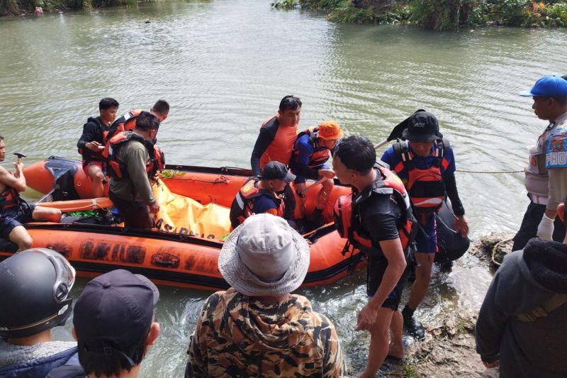 Tim SAR Evakuasi Pemuda Tenggelam di Pemandian Air Panas