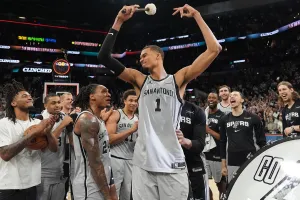 Wembanyama Antar Spurs ke Playoff NBA, Doncic dan LeBron Bawa Lakers Terus Melaju
