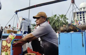 Idulfitri Bawa Berkah bagi Pedagang Rujak Beubeuk di Masjid Istiqlal