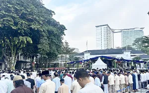 "Jangan Ada Keserakahan" Pesan Tajam Wali Kota Bandung Farhan di Shalat Id Balai Kota