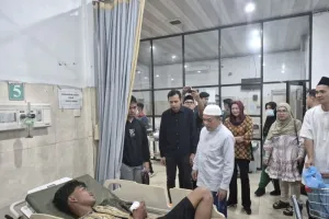 Kunjungi Pasien di Malam Takbiran, Gubernur Jambi Bawa Semangat dan Harapan Kesembuhan