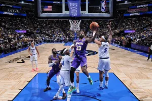 Gilgeous-Alexander Cetak 40 Poin, LeBron James Pecahkan Rekor Penampilan NBA