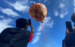 Ngapungkeun Balon Jadi Andalan Tarik Wisata ke Garut