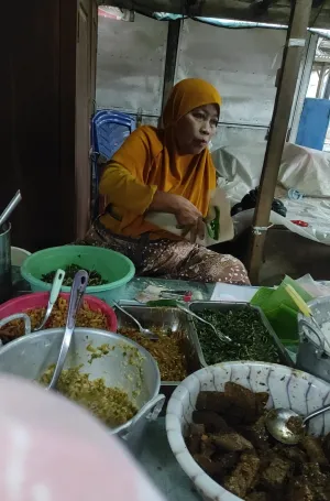 Saat Kampung Menyapa Lewat Rasa: Kisah H+1 Lebaran di Pasar Delepan